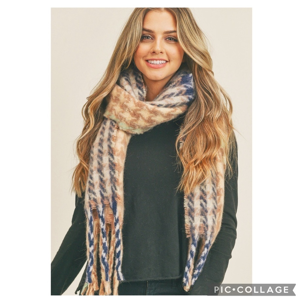 Cozy Tan Multicolored Houndstooth Fringe Blanket Scarf or Wrap Size OS - Picture 9 of 9